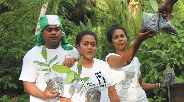 Joshua,Kiki and Courtney, Tuvalu